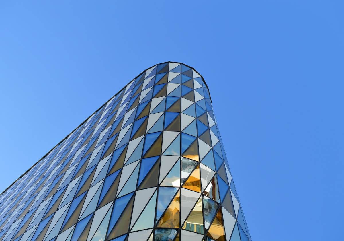 西甲：皇马VS赫罗纳，豪门底蕴PK青春风暴，谁能笑到最后？